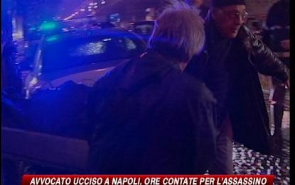 Avvocato ucciso a Napoli, ore contate per l'assassino