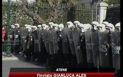 Atene, scontri nel giorno dello sciopero generale