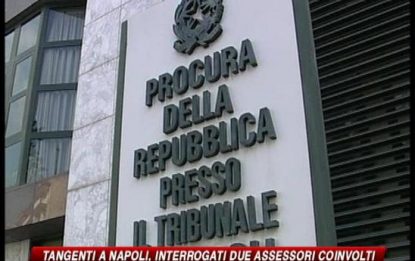 Tangenti a Napoli, assessori accusati sfilano davanti al pm