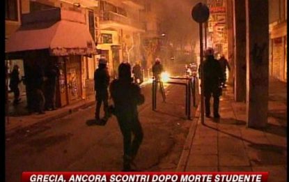 Grecia, il Natale non ferma la violenza: scontri ad Atene
