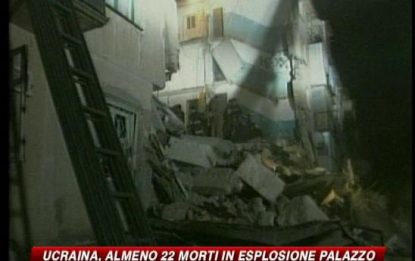 Ucraina, almeno 22 morti in esplosione palazzo
