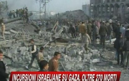 Israele bombarda Gaza, oltre 270 morti