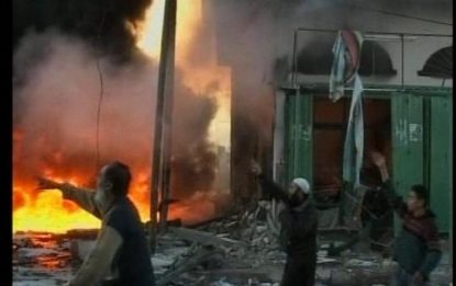A Gaza è ormai una guerra, palestinesi in fuga in Egitto