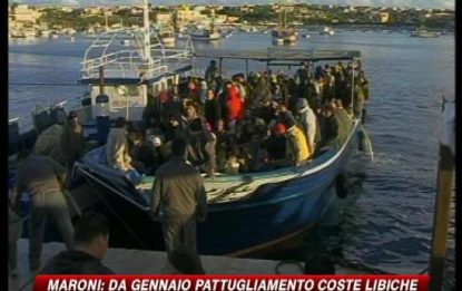 Lampedusa, ancora sbarchi. Maroni: Rimpatri immediati