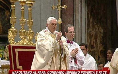 Benedetto XVI: "Auguri di buon anno a italiani e Napolitano"