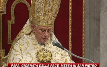 Il Papa al Te Deum: sobrietà e solidarietà contro la crisi