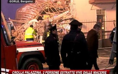 Crolla palazzina nel Bergamasco: estratte vive 2 persone