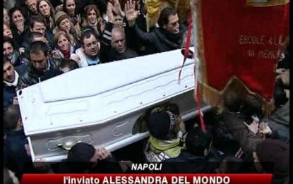 Napoli, rabbia ai funerali della vittima di Capodanno