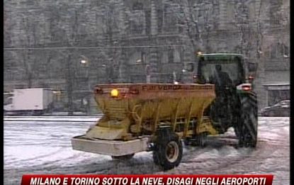 Neve, chiusi gli aeroporti di Malpensa e Linate