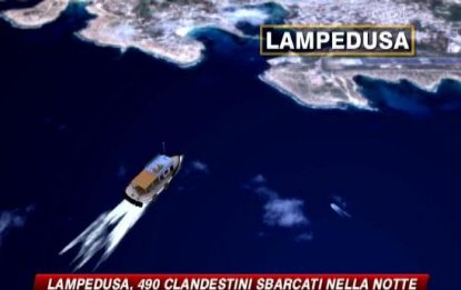 Lampedusa, nuovi sbarchi: 490 clandestini giunti in nottata