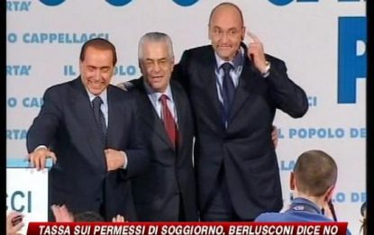Berlusconi contestato in Sardegna: "Pd agghiacciante"