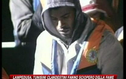 Lampedusa, immigrati in sciopero della fame