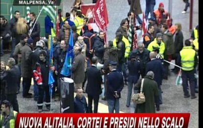 Nuova Alitalia, è già caos: presidi e disagi a Malpensa