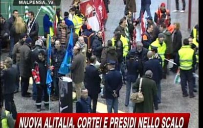 Nuova Alitalia: è già caos. Presidi e cortei a Malpensa