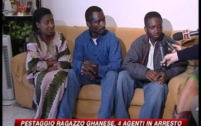 Pestaggio ragazzo ghanese, 4 agenti arrestati