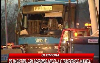 Bus in burrone a Fermo: 20 feriti, grave una giovane