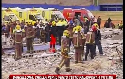 Barcellona, crolla tetto di un palasport: morti 4 bimbi