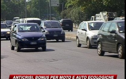Governo approva misure anti-crisi, sì a bonus per auto