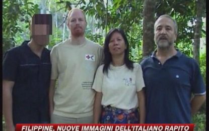 Filippine, nuove immagini dell'italiano sequestrato