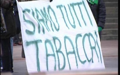 Milano, a giudizio il tabaccaio che uccise rapinatore