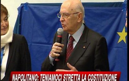 Napolitano difende la Costituzione: teniamocela stretta