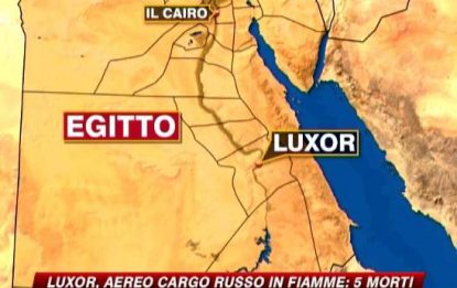Egitto, brucia aereo cargo: cinque morti