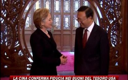 Crisi, Clinton: "Obbligatorio collaborare con la Cina"
