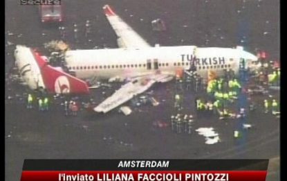Amsterdam, precipita aereo turco: 9 morti. Salvo un italiano