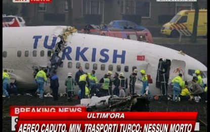 Amsterdam, aereo precipita in atterraggio: nessun morto