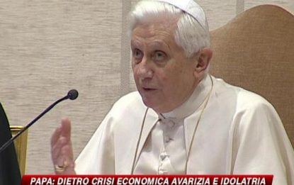 Il Papa: dietro la crisi economica avarizia e idolatria
