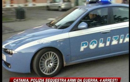 Catania, polizia sequestra armi da guerra: 4 arresti