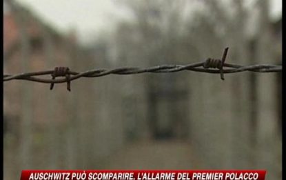 Allarme dalla Polonia: soldi per salvare Auschwitz