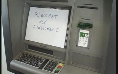 Bari, bancomat impazzito regala soldi per 12 ore
