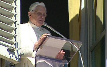 L'appello del Papa: dignità alle donne