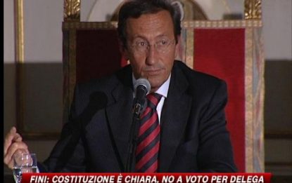 Fini a Berlusconi: Costituzione non prevede delega voto