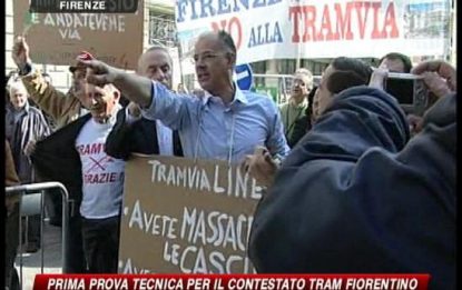Primo viaggio per la contestata tramvia di Firenze