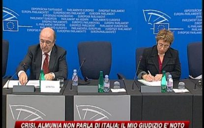 Crisi, Almunia non parla più di Italia
