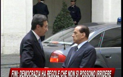 Scontro Berlusconi-Fini, "Premier non irrida Camere"