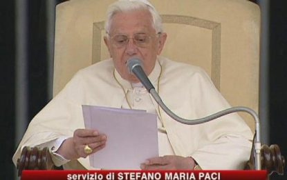 Benedetto XVI: "Wojtyla beato, prego con voi"