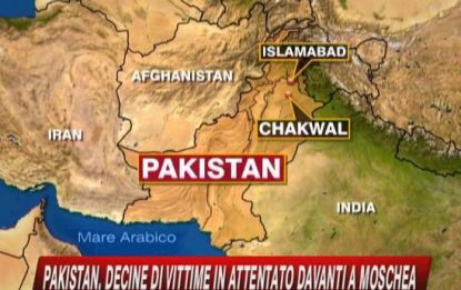 Pakistan, bomba in una moschea sciita: 30 morti
