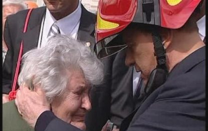 Abruzzo, un'anziana al premier: Non dovete dimenticarci
