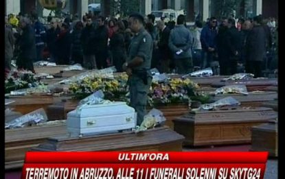 Terremoto in Abruzzo, il giorno dei funerali solenni