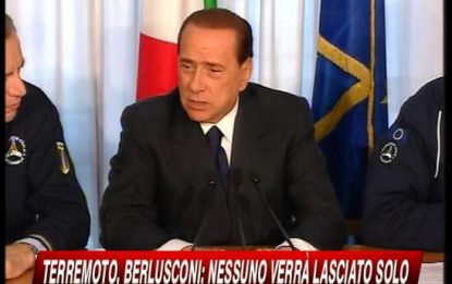 La promessa solenne di Berlusconi: nessuno resterà solo