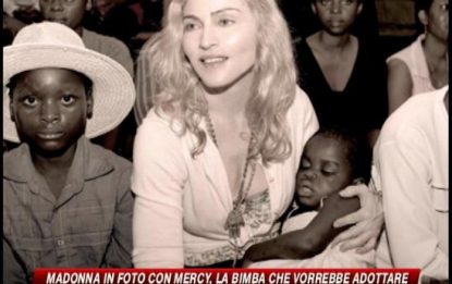 Madonna in foto con Mercy, la bimba che vuole adottare