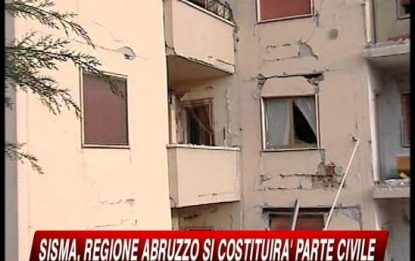 Abruzzo, Bagnasco visita la tendopoli: da Cei altri 2 mln