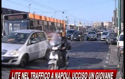 Napoli, lite nel traffico: ucciso un giovane