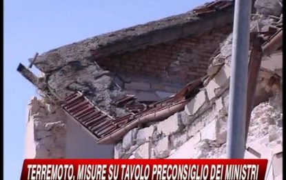 Abruzzo, Maroni: "Per ricostruire servono 12 miliardi"