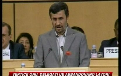 Ahmadinejad attacca Israele. L'Ue lascia la sala