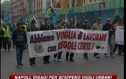 Napoli, Vigili urbani in sciopero: traffico in tilt