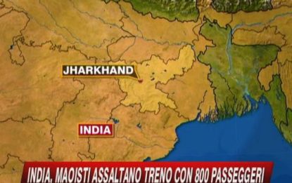 India, maoisti assaltano treno con 800 passegeri